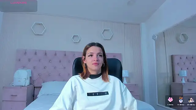 Snapshot of MadisonSky_ chatting on November 24, 2025, 12:49 pm MadisonSky online show from November 24, 2025, 12:49 pm