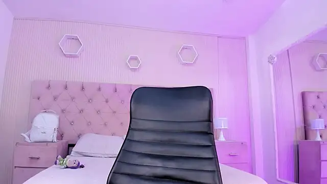 Snapshot of MadisonSky_ chatting on November 13, 2025, 12:53 pm MadisonSky online show from November 13, 2025, 12:53 pm