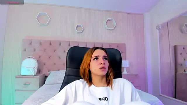 Snapshot of MadisonSky_ chatting on October 2, 2025, 1:25 pm MadisonSky online show from October 2, 2025, 1:25 pm