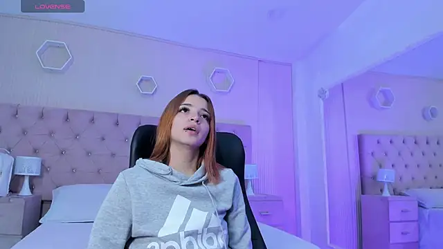 Snapshot of MadisonSky_ chatting on September 25, 2025, 12:44 pm MadisonSky online show from September 25, 2025, 12:44 pm