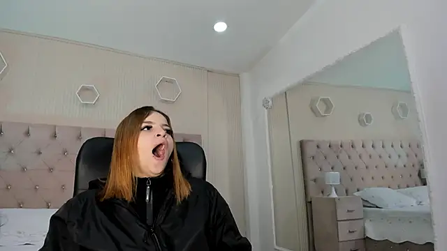 Snapshot of MadisonSky_ chatting on October 27, 2025, 12:50 pm MadisonSky online show from October 27, 2025, 12:50 pm