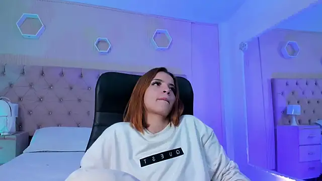 Snapshot of MadisonSky_ chatting on September 21, 2025, 12:43 pm MadisonSky online show from September 21, 2025, 12:43 pm