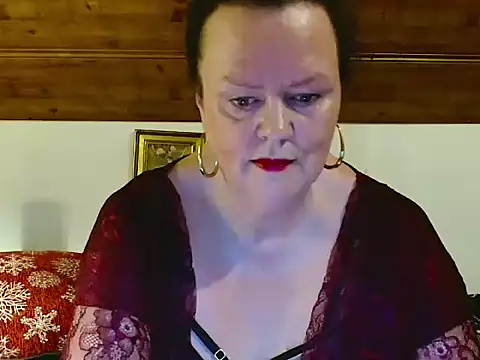 TiffanyMature online show from November 26, 2025, 9:04 pm