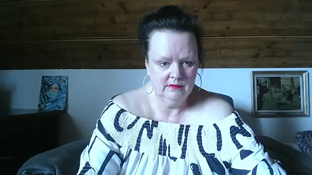 TiffanyMature online show from May 20, 2026, 2:03 pm