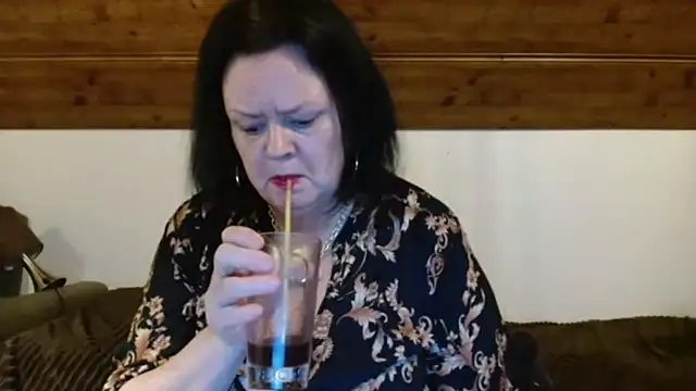 TiffanyMature online show from November 8, 2025, 10:46 pm