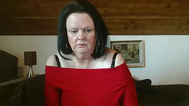 TiffanyMature online show from October 15, 2025, 8:33 am