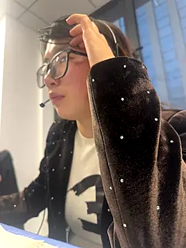 Snapshot of SSlady521 chatting on September 9, 2025, 10:03 am SSlady521 online show from September 9, 2025, 10:03 am