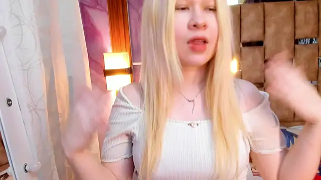 Melody Lolii online show from November 3, 2025, 6:00 pm