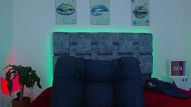 dirty model online show from October 8, 2025, 3:19 am