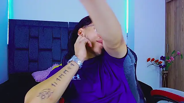 dirty model online show from October 17, 2025, 4:05 am