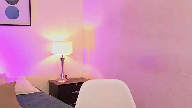 Snapshot of emmabridgerton chatting on March 17, 2026, 8:56 pm emmabridgerton online show from March 17, 2026, 8:56 pm