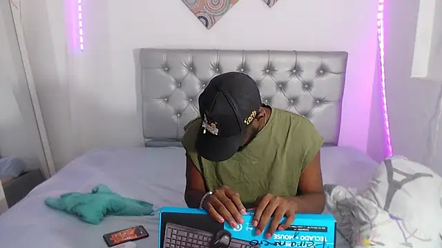 eebony stallion online show from December 19, 2025, 6:21 pm