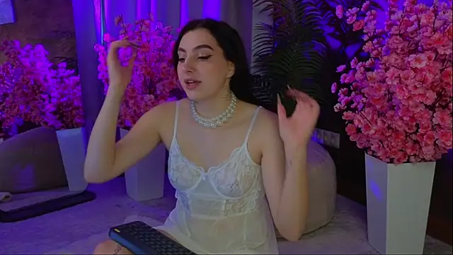 Snapshot of arcane_doll chatting on October 3, 2025, 5:09 am arcane doll online show from October 3, 2025, 5:09 am