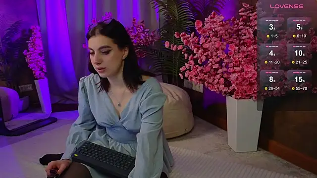 Snapshot of arcane_doll chatting on October 13, 2025, 5:20 am arcane doll online show from October 13, 2025, 5:20 am