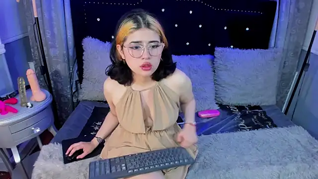 Snapshot of dafnelee chatting on September 10, 2025, 10:36 am dafnelee online show from September 10, 2025, 10:36 am
