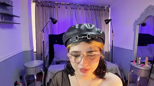 Snapshot of dafnelee chatting on October 8, 2025, 1:56 pm dafnelee online show from October 8, 2025, 1:56 pm