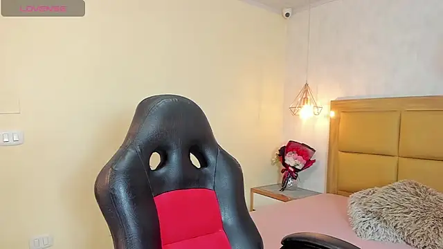 MELISSAROUGE online show from May 20, 2026, 7:44 pm