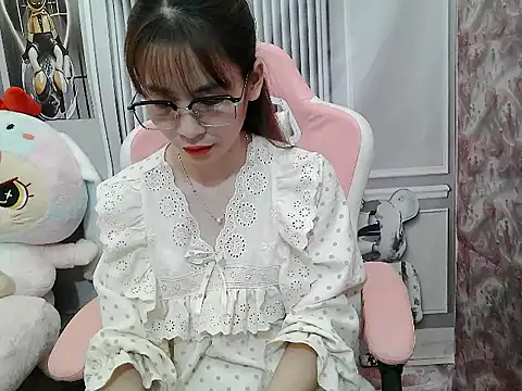 Snapshot of Suzy888 chatting on October 15, 2025, 8:44 am Suzy888 online show from October 15, 2025, 8:44 am