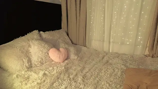 LunaVelvet777 online show from March 16, 2026, 5:37 pm