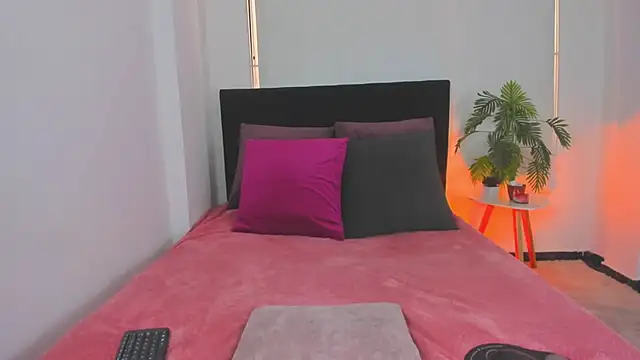 LunaVelvet777 online show from October 31, 2025, 2:35 pm