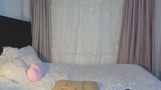 LunaVelvet777 online show from February 26, 2026, 4:07 pm