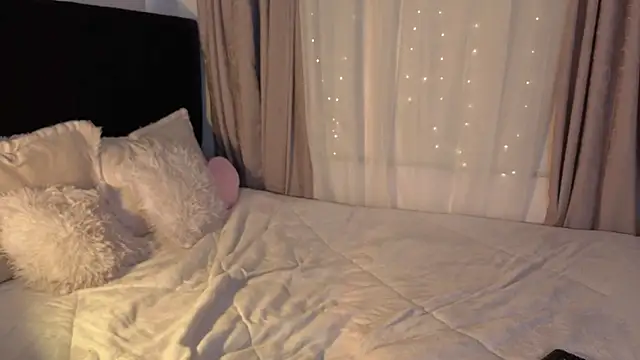 LunaVelvet777 online show from March 25, 2026, 3:55 pm