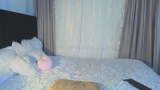 LunaVelvet777 online show from February 24, 2026, 5:14 pm