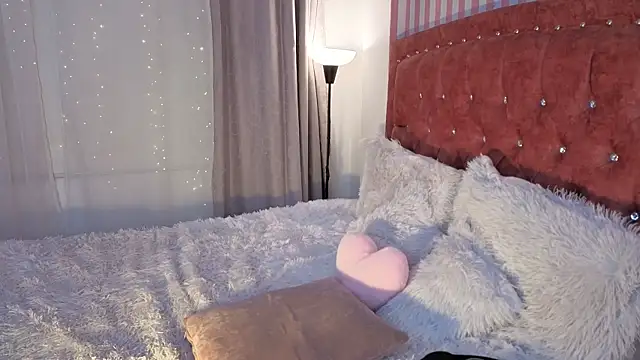 LunaVelvet777 online show from April 23, 2026, 7:04 pm