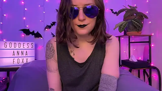 mistressannafoxx online show from December 18, 2025, 10:02 pm