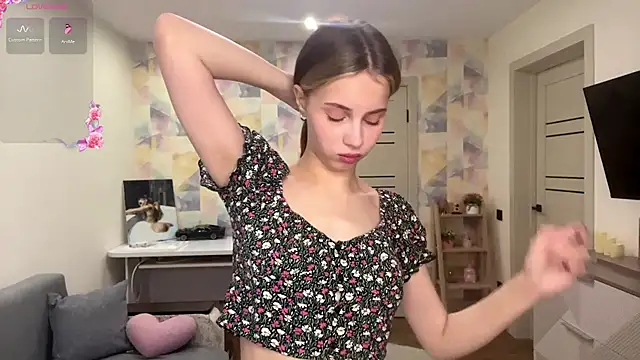 Snapshot of NylaNadler chatting on April 7, 2026, 4:03 am NylaNadler online show from April 7, 2026, 4:03 am