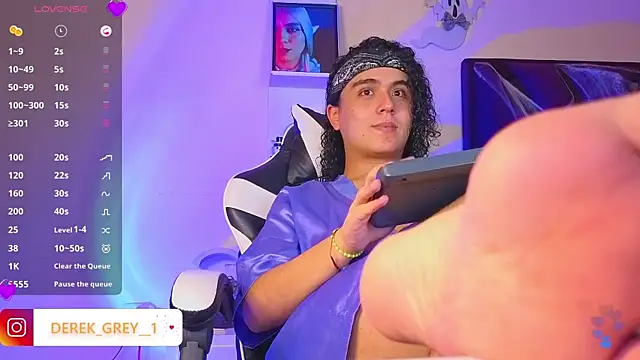 Snapshot of derek_greyy_ chatting on October 26, 2025, 8:42 pm derek greyy online show from October 26, 2025, 8:42 pm