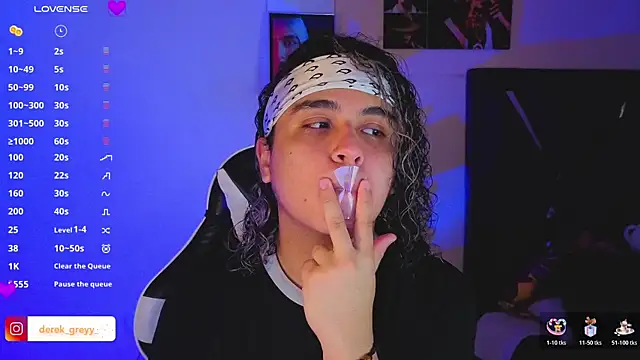 Snapshot of derek_greyy_ chatting on January 14, 2026, 10:46 pm derek greyy online show from January 14, 2026, 10:46 pm