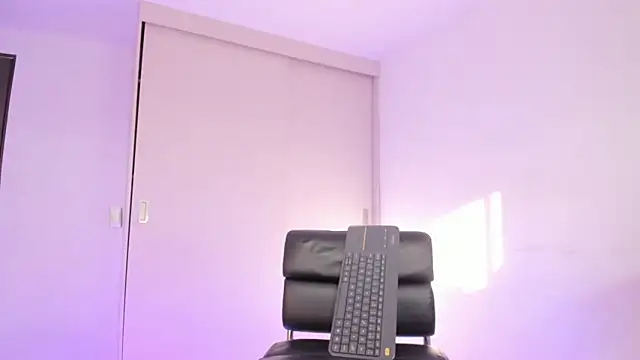 BabyMiaa   online show from November 22, 2025, 9:35 pm