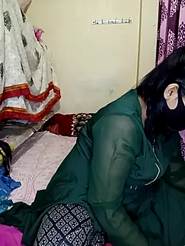 Snapshot of reena502 chatting on November 10, 2025, 5:29 pm reena502 online show from November 10, 2025, 5:29 pm