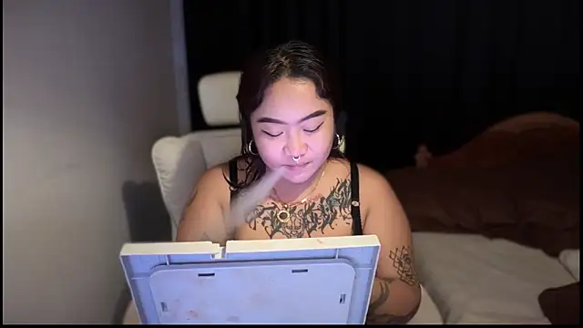  XXXKittyTingles online show from December 19, 2025, 5:43 am