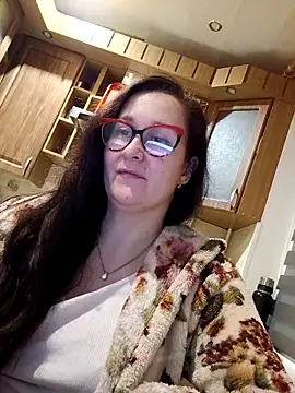 Amandda  online show from December 13, 2025, 8:04 pm