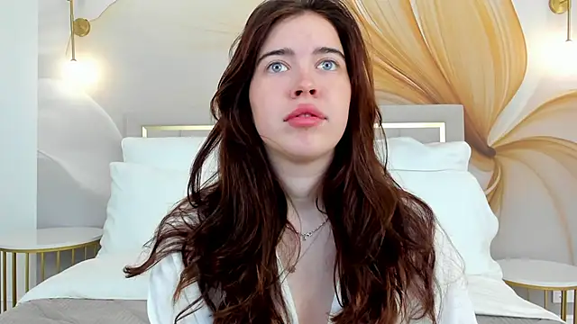 KimberlyBond online show from September 22, 2025, 3:07 pm