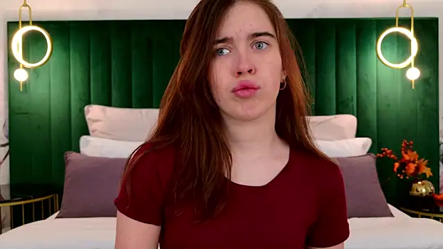 KimberlyBond online show from November 3, 2025, 3:04 pm