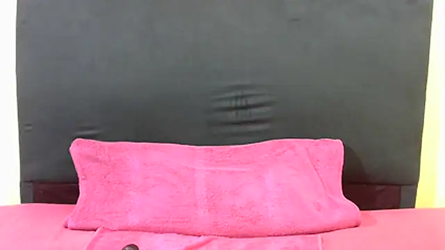 OnionBooty23 online show from November 22, 2025, 8:51 pm