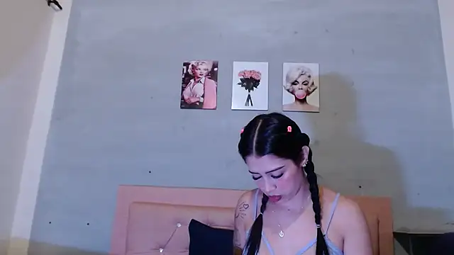 Olivia Spear online show from October 3, 2025, 12:28 pm