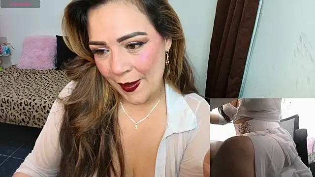 Snapshot of Paulina-Becerraa chatting on April 18, 2026, 4:37 am Paulina-Becerraa online show from April 18, 2026, 4:37 am