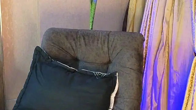 BenjaminCol  online show from October 2, 2025, 11:41 pm