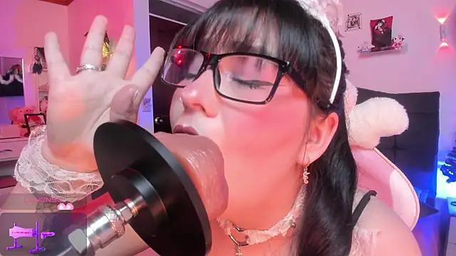 Snapshot of Fia__ chatting on November 19, 2025, 12:54 am Fia online show from November 19, 2025, 12:54 am