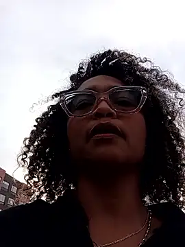 Snapshot of BiiancaEstradaa chatting on April 15, 2026, 10:32 pm BiiancaEstradaa online show from April 15, 2026, 10:32 pm