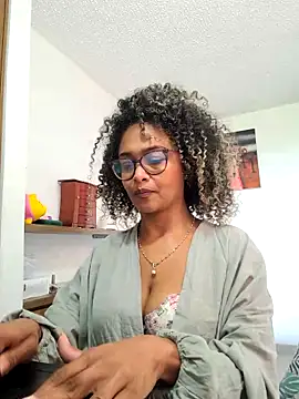 Snapshot of BiiancaEstradaa chatting on April 3, 2026, 4:13 pm BiiancaEstradaa online show from April 3, 2026, 4:13 pm