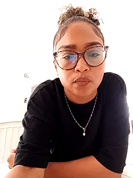 Snapshot of BiiancaEstradaa chatting on March 6, 2026, 4:13 pm BiiancaEstradaa online show from March 6, 2026, 4:13 pm