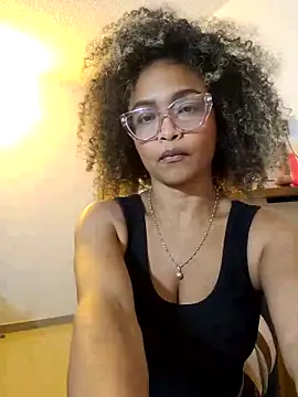 Snapshot of BiiancaEstradaa chatting on April 26, 2026, 1:36 am BiiancaEstradaa online show from April 26, 2026, 1:36 am