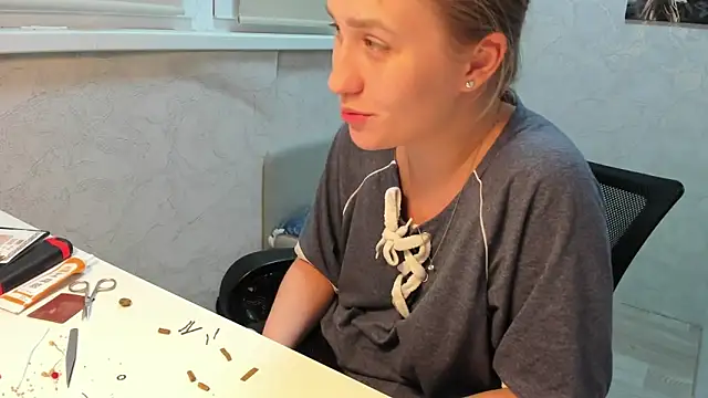 sofamuffin online show from November 22, 2025, 1:48 am