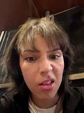 Snapshot of Adry_Bach_ chatting on October 5, 2025, 12:12 am Adry Bach online show from October 5, 2025, 12:12 am