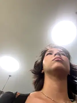 Snapshot of Adry_Bach_ chatting on October 23, 2025, 5:44 pm Adry Bach online show from October 23, 2025, 5:44 pm